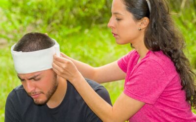 Motorcyclist experiencing dizziness and headache after a road accident, highlighting the importance of immediate neurological evaluation during the Golden Hour.
